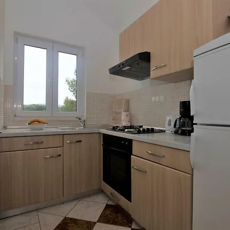 Jakov Apartamento Basina
